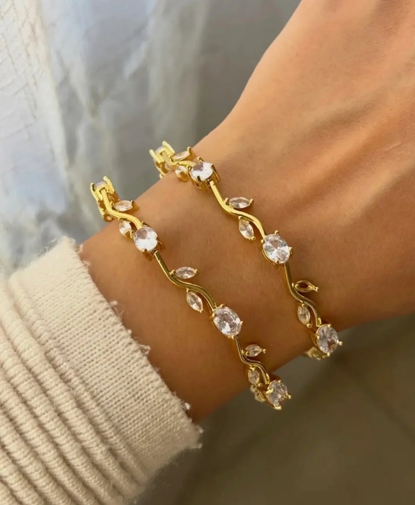 🌷 Viral Tulip Bracelet – A Bloom That Never Fades