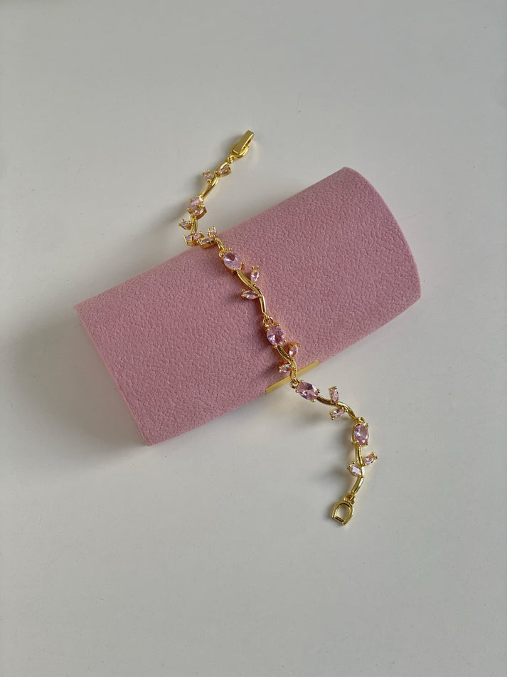 🌷 Viral Tulip Bracelet – A Bloom That Never Fades
