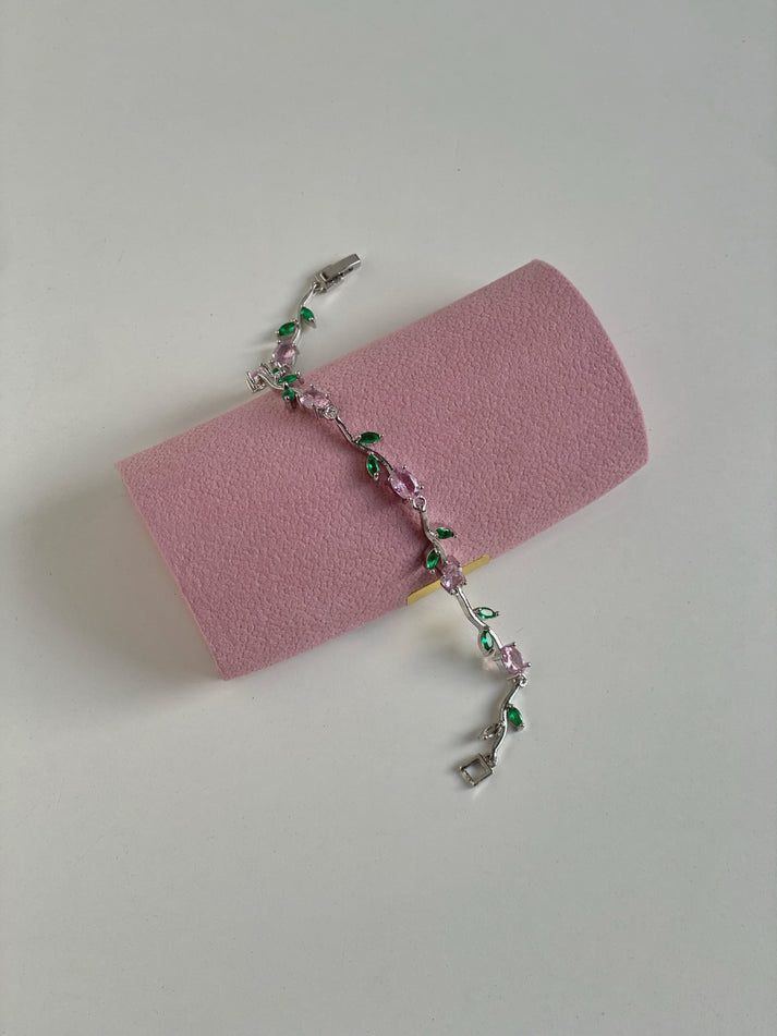 🌷 Viral Tulip Bracelet – A Bloom That Never Fades
