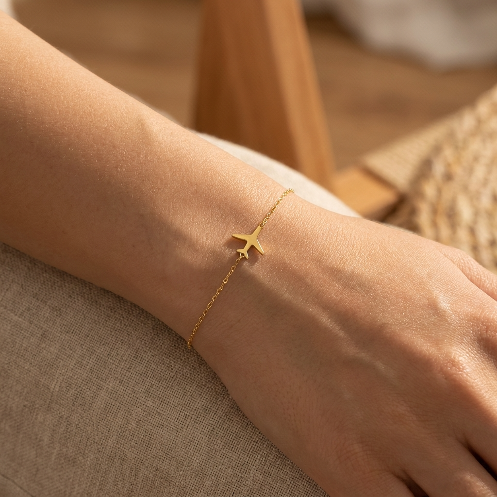 Dainty Airplane Bracelet For Women - 18K Gold Plated ✈
