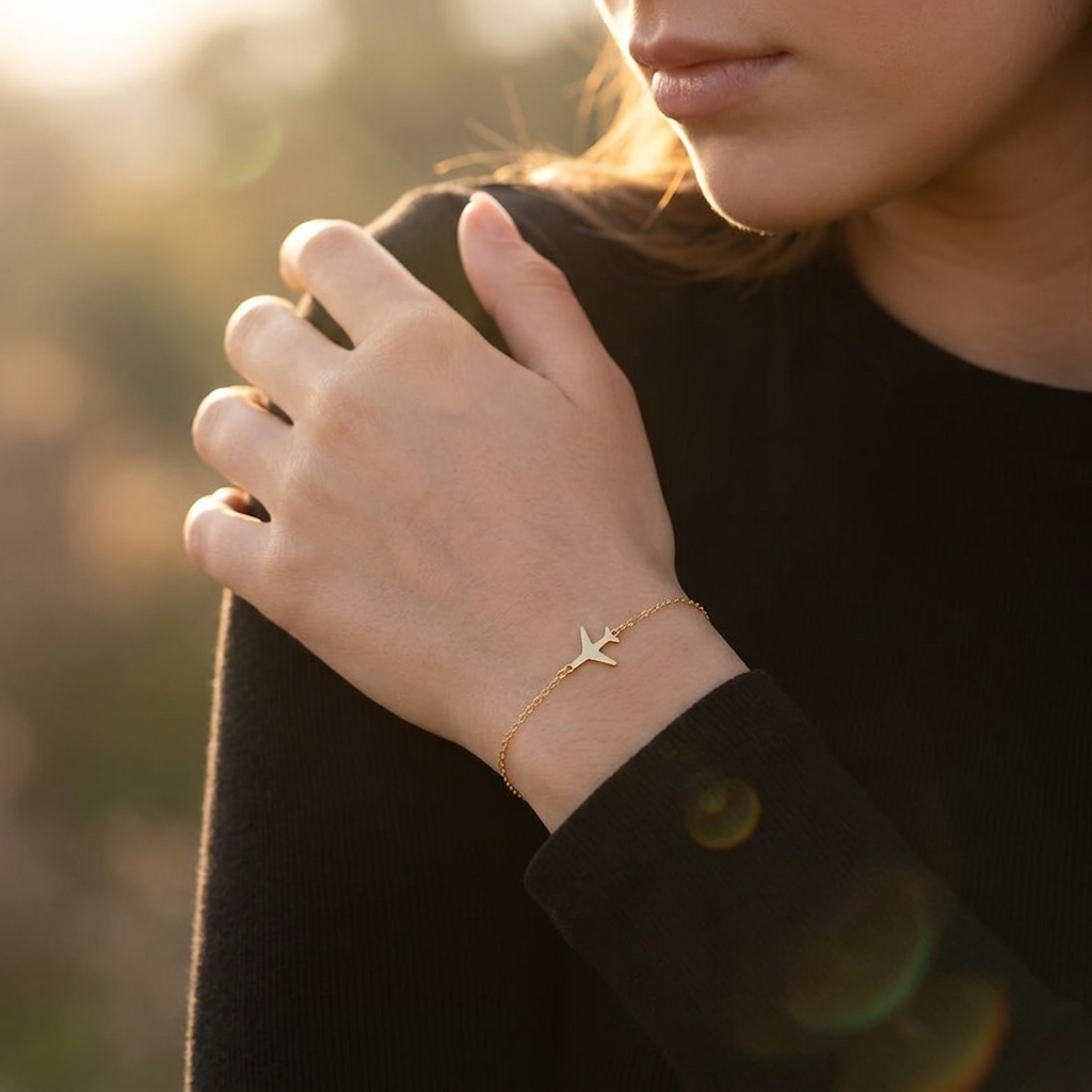 Dainty Airplane Bracelet For Women - 18K Gold Plated ✈